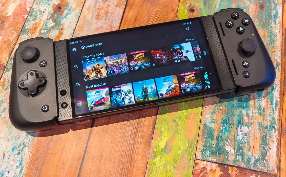 The DIY "Razer Edge" Handheld Gaming "Console" is great for cloud gaming