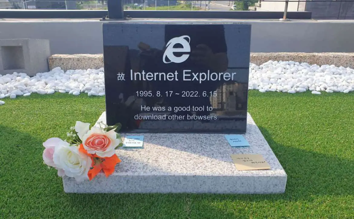 Internet Explorer Headstone-min